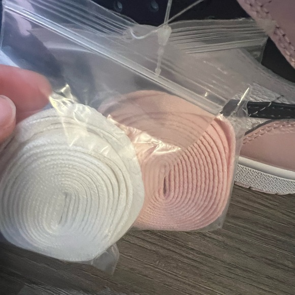 NWT NIKE AIR JORDAN 1 RETRO HIGH "ATMOSPHERE (W) - Picture 12 of 16